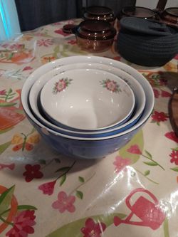 Halls Superior Kitchenware Mixing Bowls
