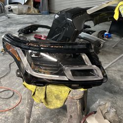 2018 2020 LAND ROVER Right Headlights 