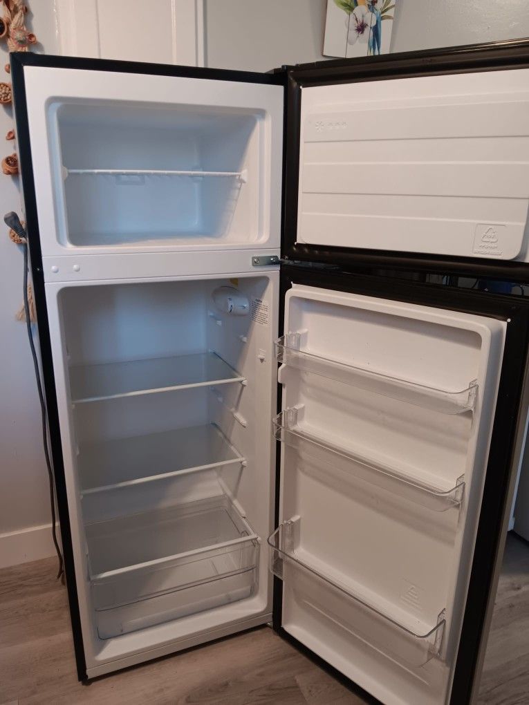 Vissani Refrigerator 7.1 Cu Ft for Sale in Long Beach, CA OfferUp
