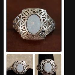 VINTAGE AUSTRALIAN OPAL RING
