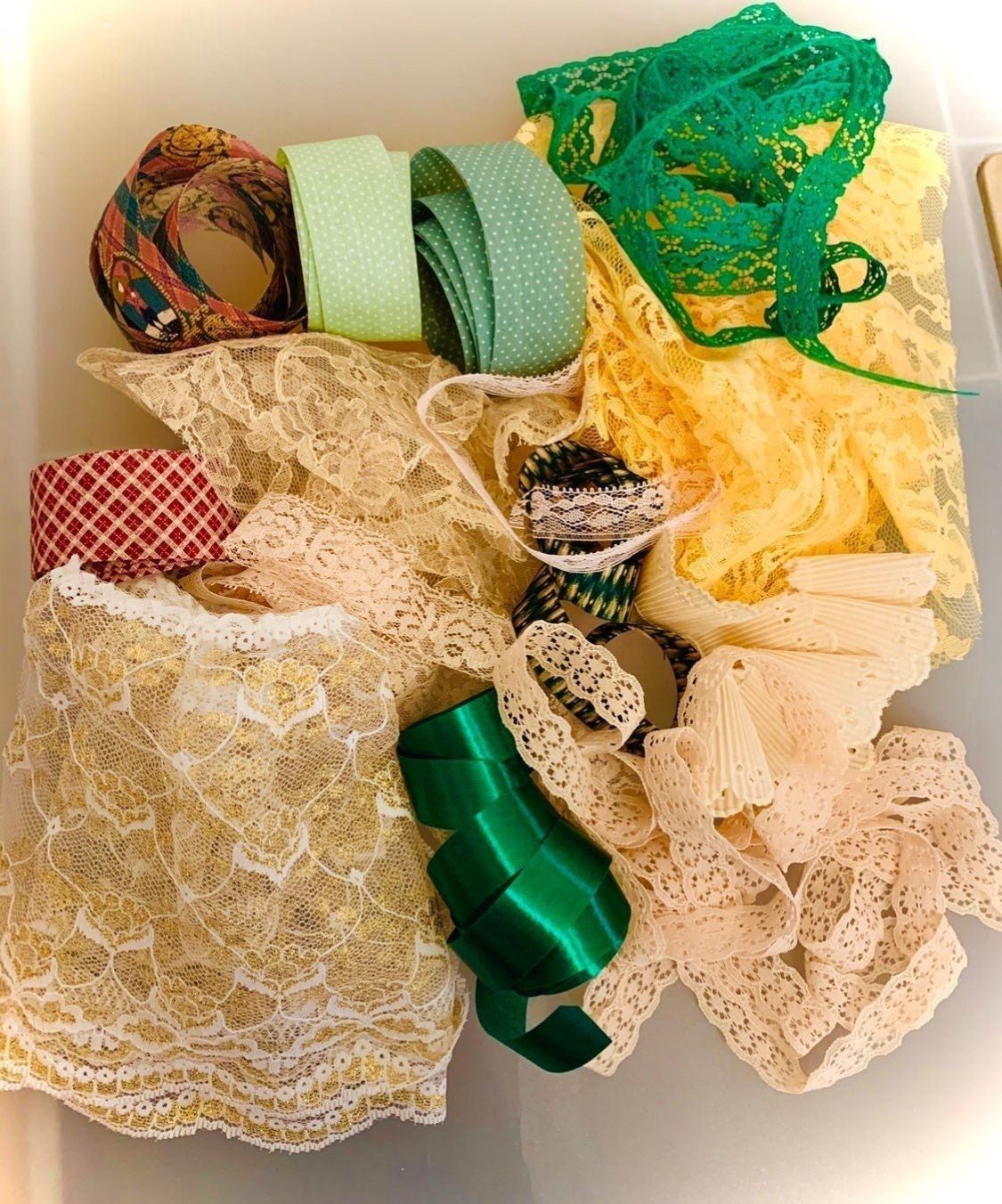 Crafter's Delight... Mixed Lot of Ribbons & Lace #043022E