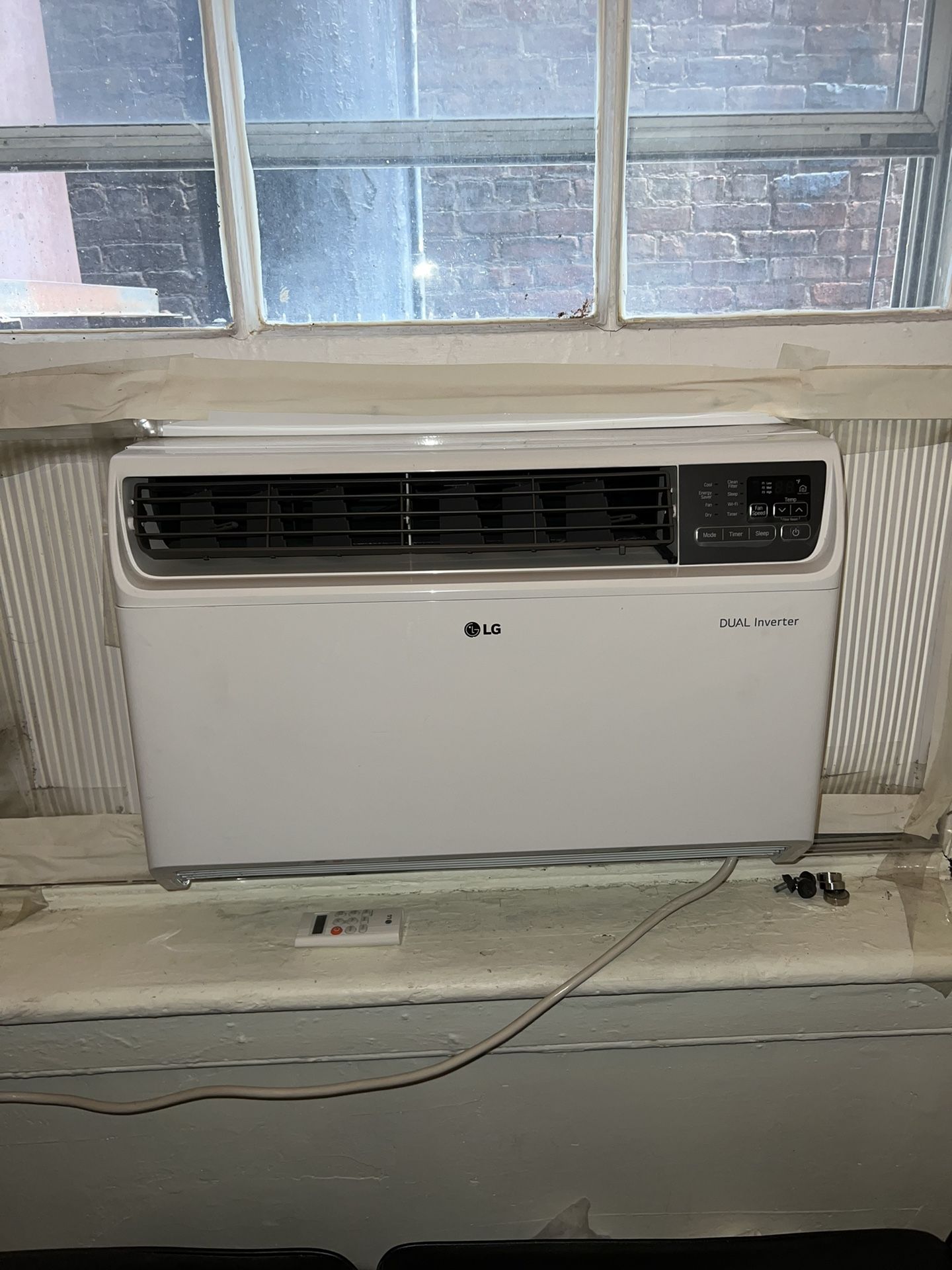 LG Dual Inverter AC Unit