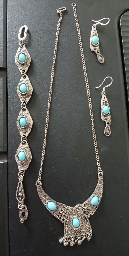 Vintage Silverstone Necklace Bracelet & Earrings