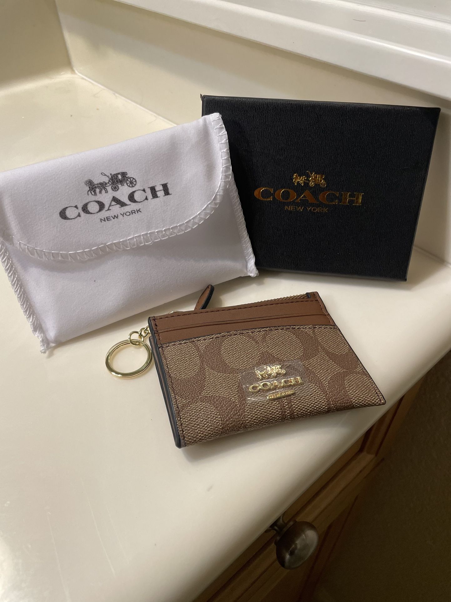 Coach Cardholder Keychain(THROW OFFERS)