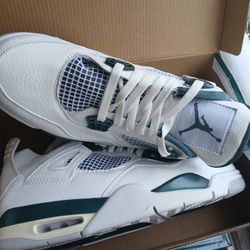Retro Jordan 4s