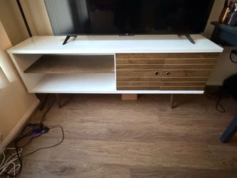 Used Modern TV Stand – (Pick‑Up Only, Westlake LA)