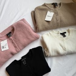 Small Knit Long sleeve Cardigan