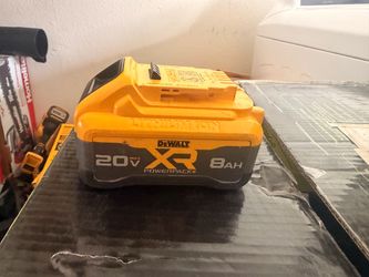 DEWALT 20V MAX XR POWERPACK 8.0Ah Lithium-Ion Battery