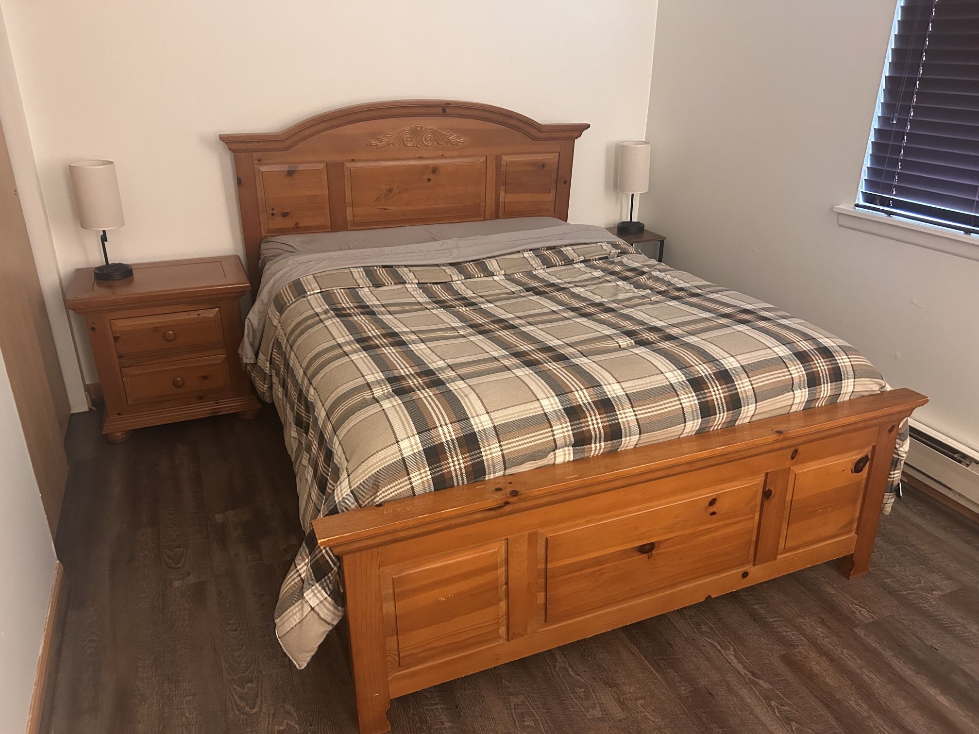 4 Piece Broyhill Queen Size Bedroom Set