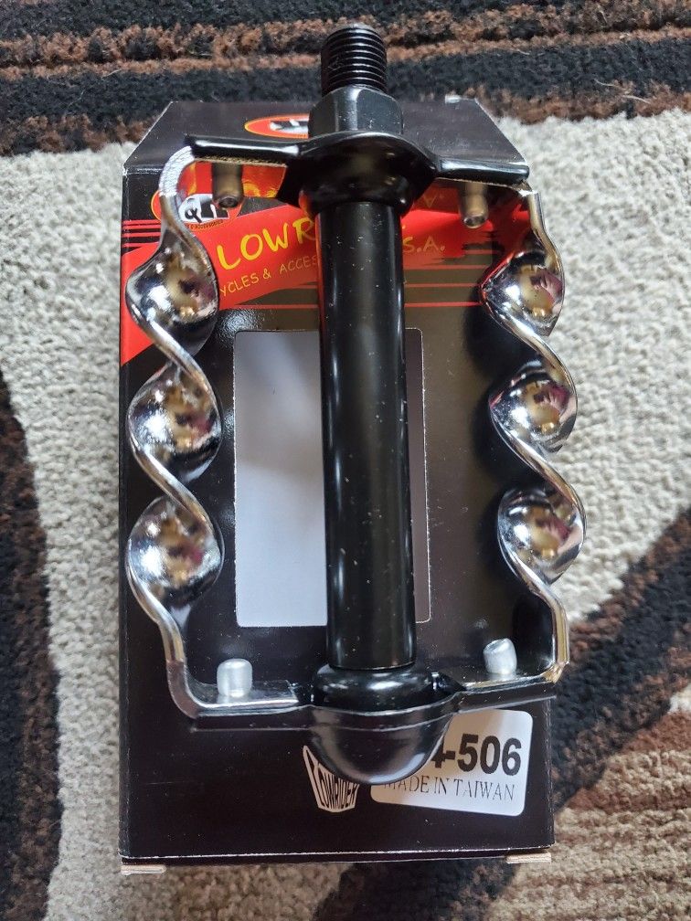 Bicycle Lowrider Cruiser Bike Pedals Twisted