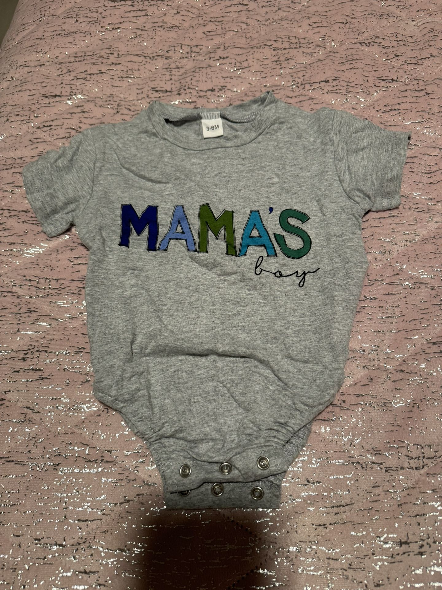 "Mama's Boy" Print Infant's Bodysuit, Casual Short Sleeve Triangle Onesie, Baby Girl's Clothing