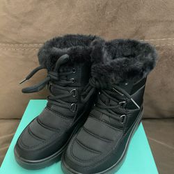 Black Snow Boots Size 10 (child)