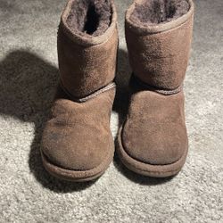 UGG