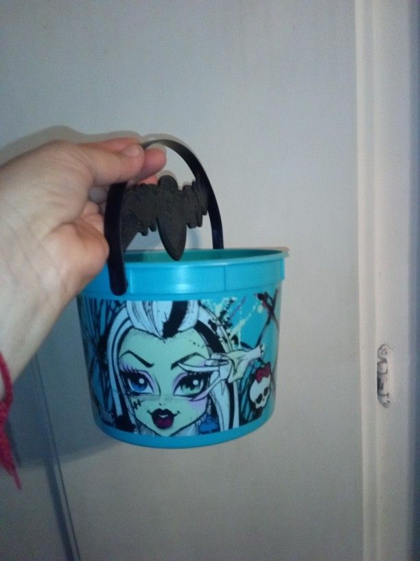 Monster High Bucket