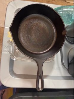 Lodge cast iron skillet