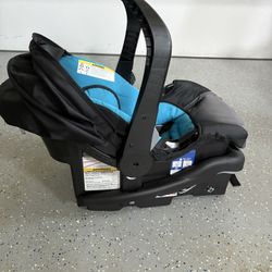 Expedition Baby Trend Infant Car seat And Base 