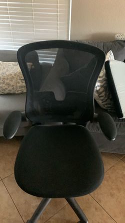 Black desk chair