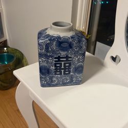 Beautiful brand New  Blue And White Flower Vase, Jar, Must Go Asap Feel Free To Make An Offer 