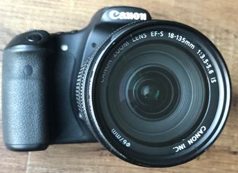 Canon EOS 60D DSLR +18-135mm Lens Kit - Good Condition