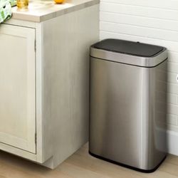 Motion Wastebasket with Liner: Stainless Steel Touchless Kitchen Trash Can, 11.8 Gallon, Silver
