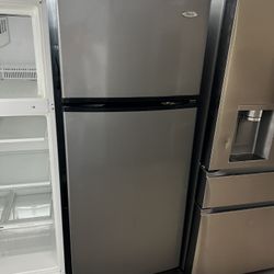 Whirlpool Apartment Size Top Freezer Refrigerator In Gray 