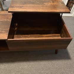 Gorgeous Mint Condition Modern Table