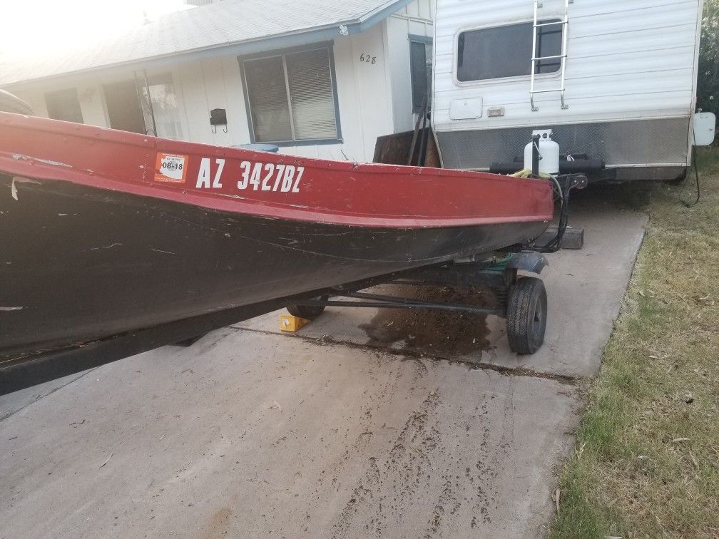 14ft boat for sell or trade. Need gone per city of Tempe. for Sale in
