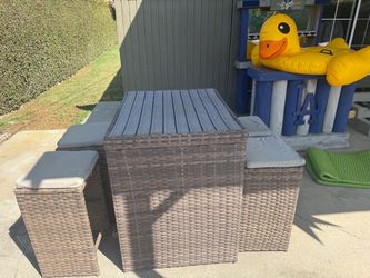 Outdoor Wicker bar set with cushions stools set of 4