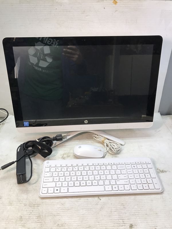 Hp all in one desktop computer Model TPCQ03022 for Sale in Cleveland