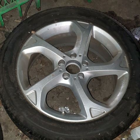 Mercedes GLA 250 rims With brand new Continental Run Flat tires