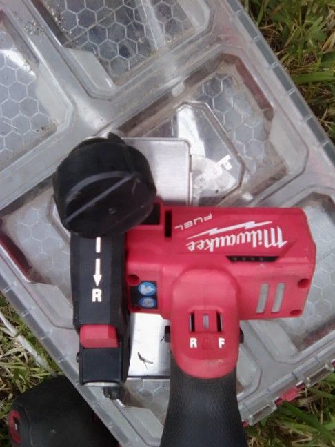 Milwaukee Small Cut Off Grinder