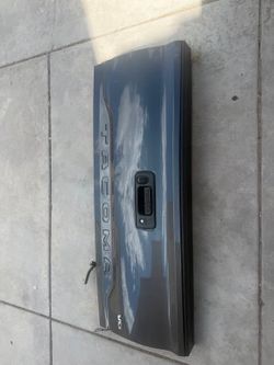 2016-2023 Toyota Tacoma tailgate