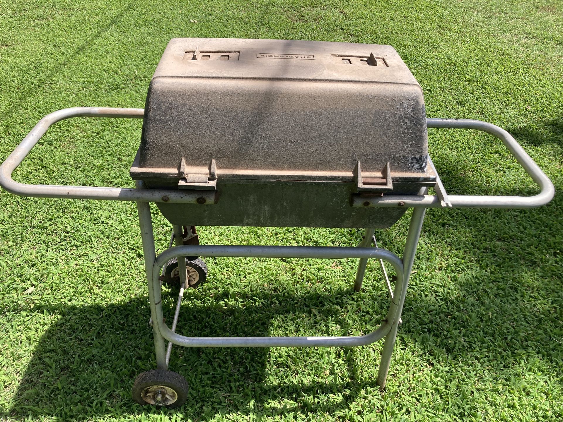 VINTAGE ALUMINUM CHARCOAL GRILL