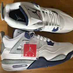 Midnight Navy Air Jordan 4’s