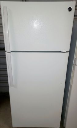 GE White Top-Freezer Refrigerator