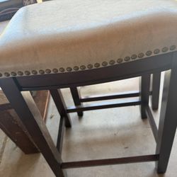 Saddle Bar Stools 