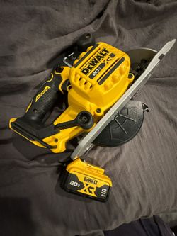 Dewalt Circular Saw XR And 5ah Battery