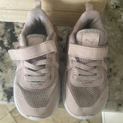Toddler Pumas Size 6c