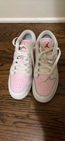 Jordan 1 lows- pink and white