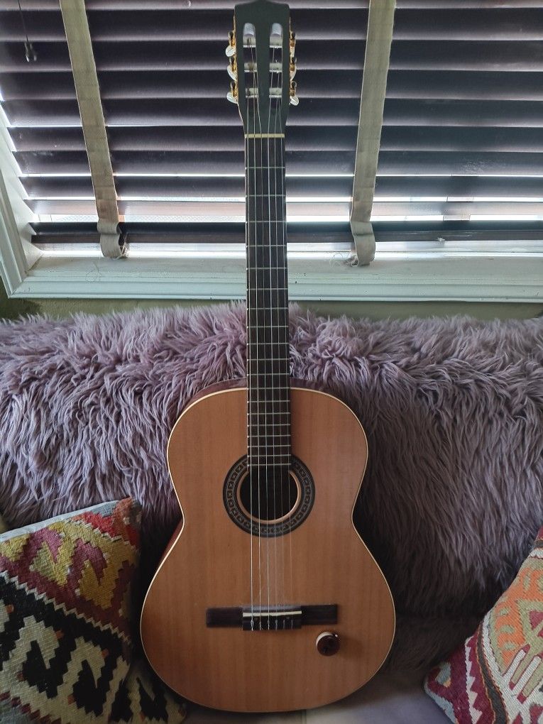 Godin Etude La Patrie Classical Guitar With Case
