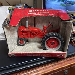 Farmall Super C Tractor 1/16 Scale Brand New In Box