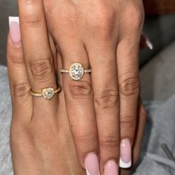 Promise engagement ring woman