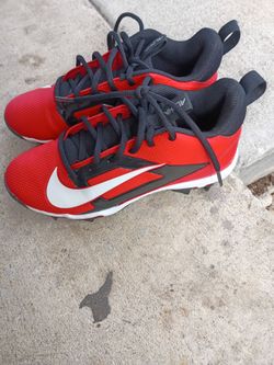 Boys cleats