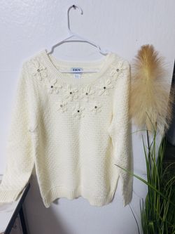 Exclusive knitted women's sweater with flowers and a round neck. 