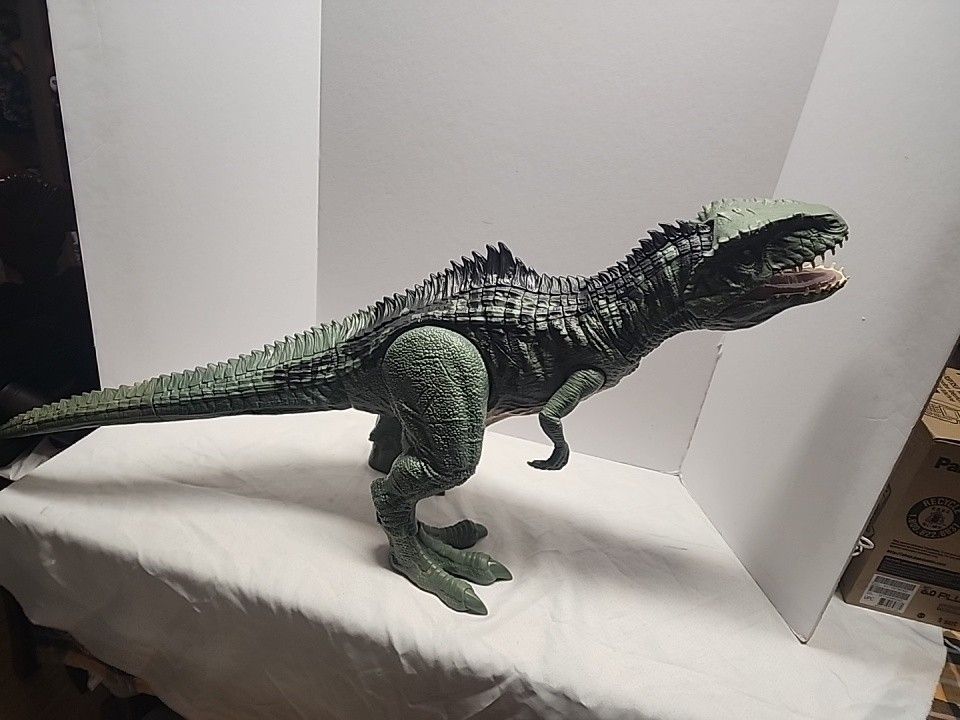 Jurassic World Dominion Super Colossal Giganotosaurus Dinosaur Action Figure 39"