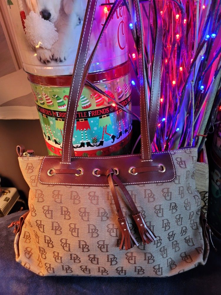 Dooney & Bourke Hand Bag