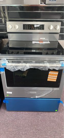 Whirlpool 30 in 4 Elements Slide-in Induction Range in Fingerprint Resistant Stainless Steel with No Preheat Air Fry