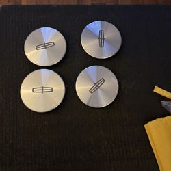 98-02 Lincoln Town Car Center Caps 