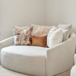 Round Oversized Love Seat 