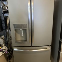 REFRIGERATOR 